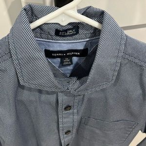 Tommy Hilfiger XS long sleeve dress / casual men’s collared shirt with pocket